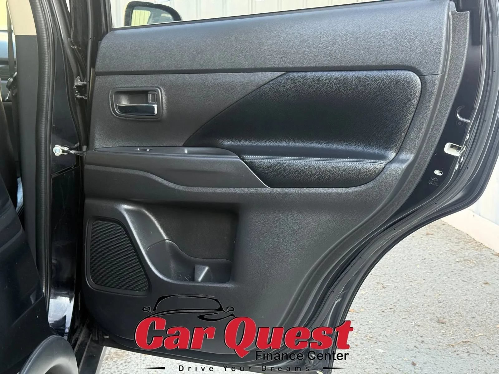 Used 2017 Mitsubishi Outlander GT AWD/4WD image 19
