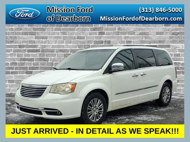 Used 2014 Chrysler Town & Country Touring-L w/ Driver Convenience Group