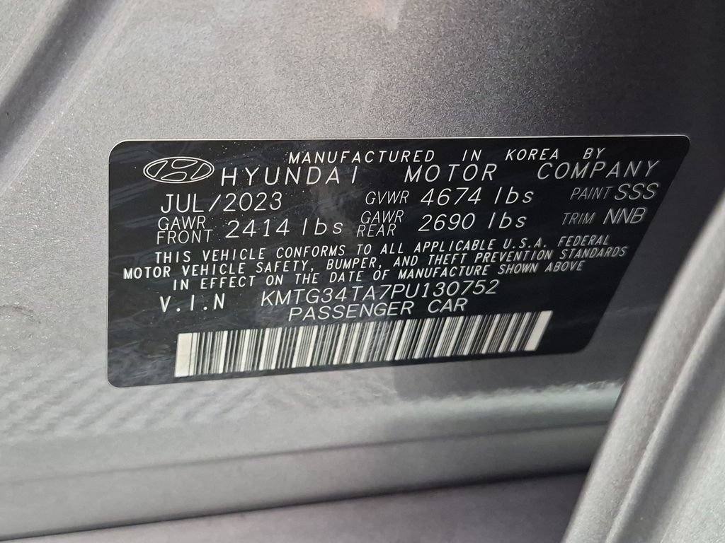 Used 2023 Genesis G70 2.0T RWD image 40