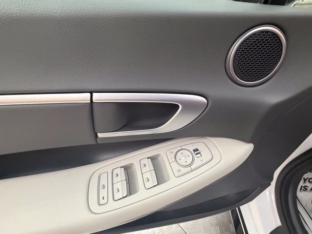 Used 2026 Hyundai Sonata SEL FWD image 29