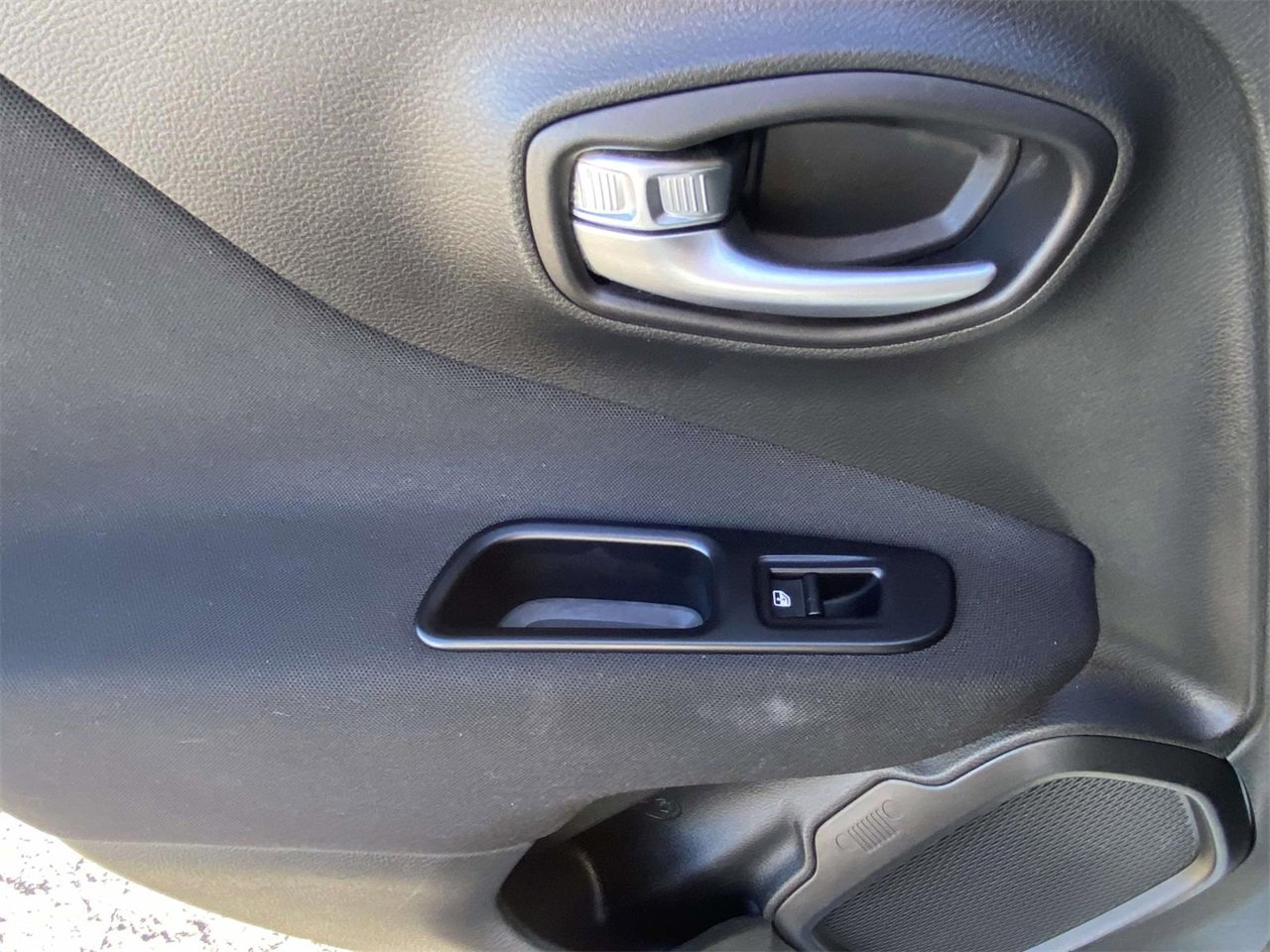 Used 2021 Jeep Renegade Latitude image 13