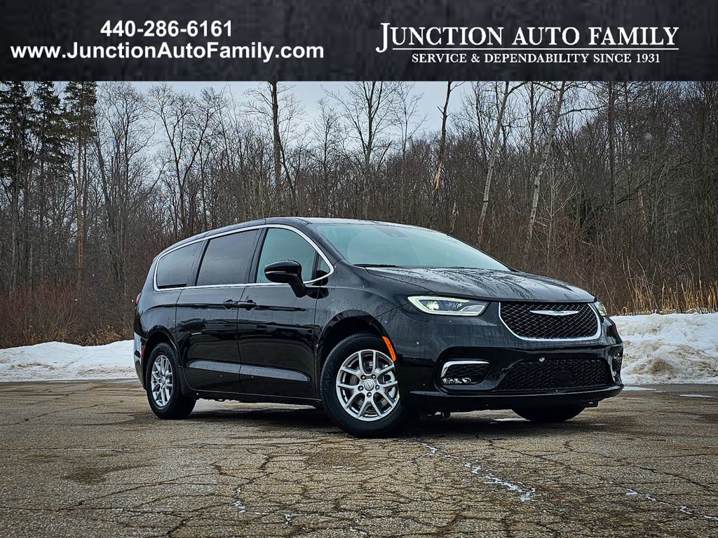 New 2026 Chrysler Pacifica Select image 1
