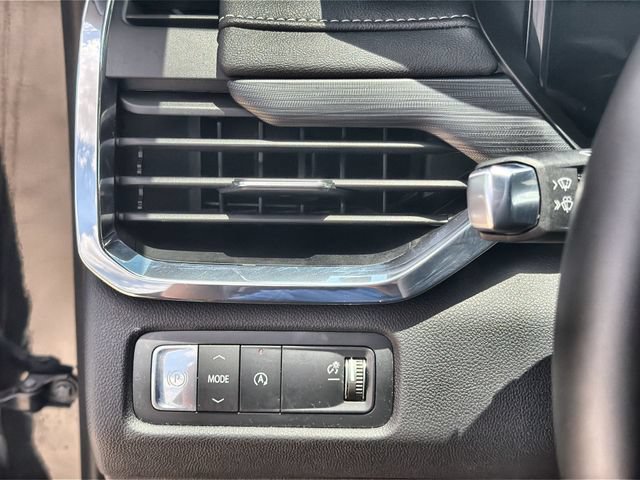 Certified 2025 GMC Acadia Elevation FWD image 17