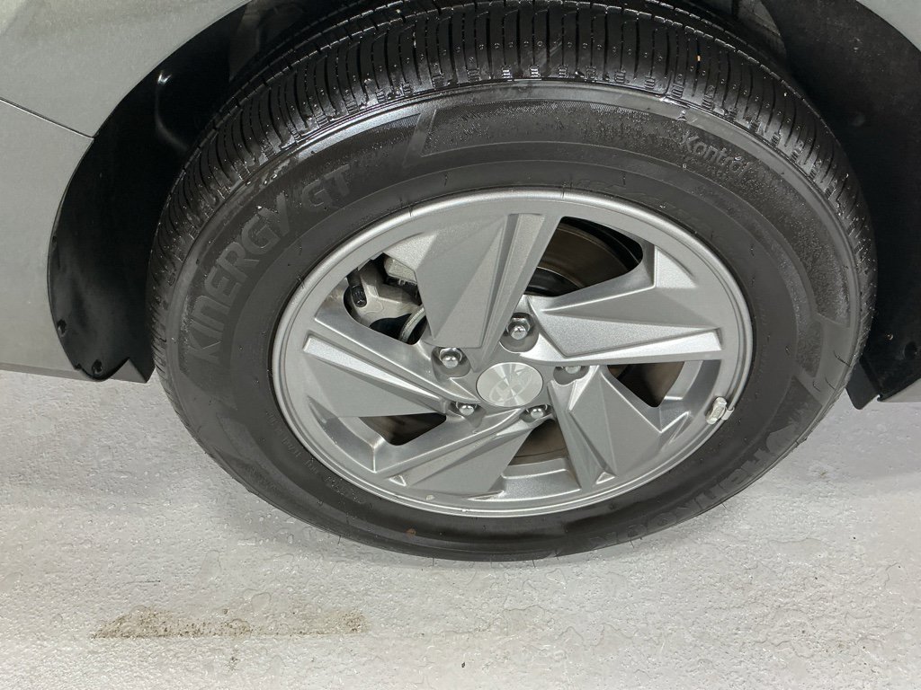 Certified 2025 Hyundai Elantra SE image 5