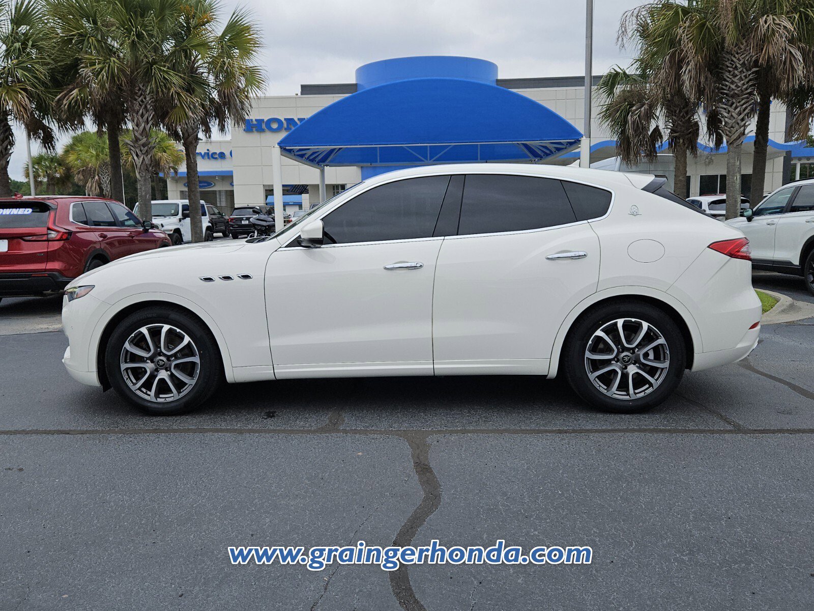 Used 2020 Maserati Levante AWD/4WD image 2