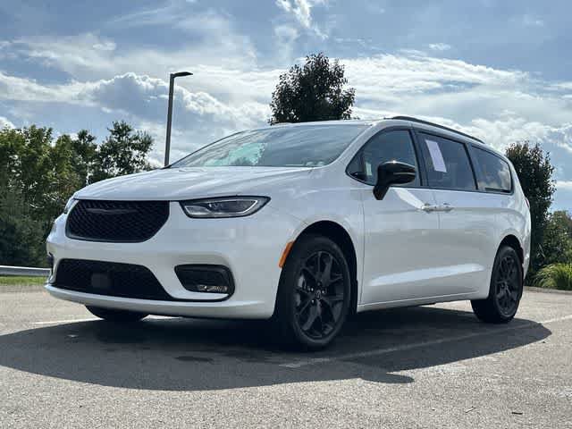 Used 2026 Chrysler Pacifica Select w/ S Appearance Package AWD/4WD image 29