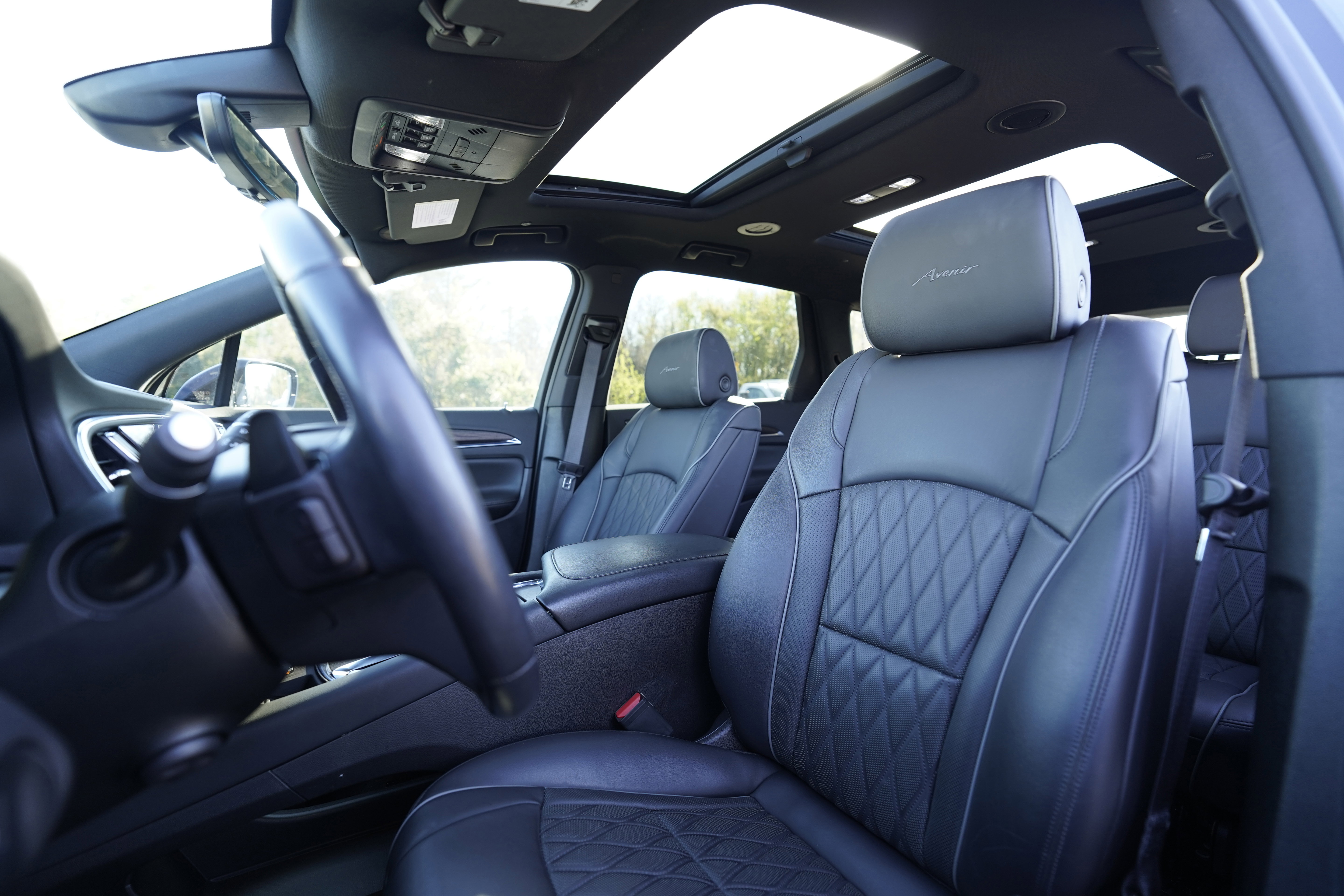 Used 2024 Buick Enclave Avenir w/ Avenir Technology Package image 9