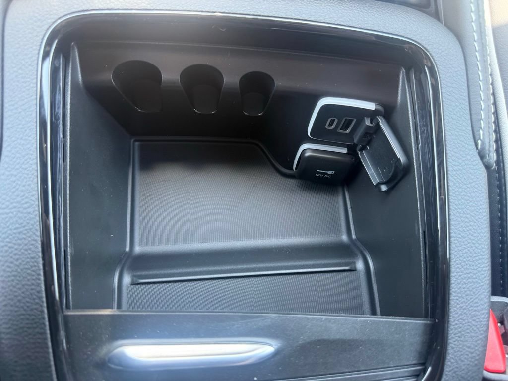 New 2027 Chrysler Pacifica Limited w/ Family Tech Group FWD image 26