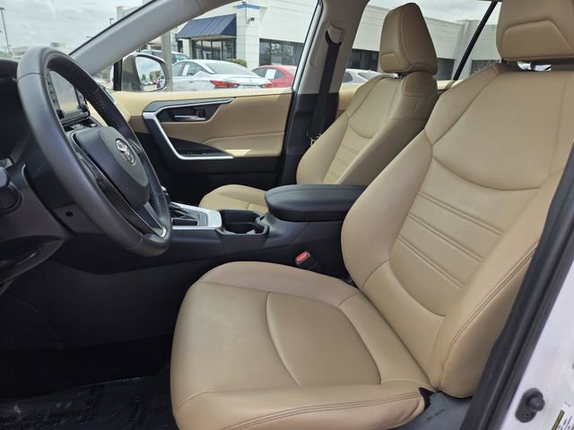 Used 2021 Toyota RAV4 XLE Premium image 13