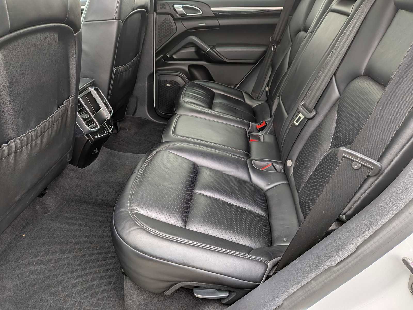 Used 2017 Porsche Cayenne Platinum Edition image 19