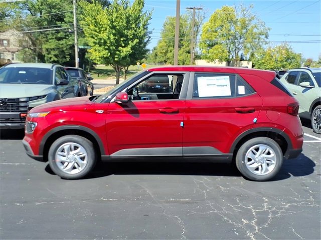 New 2026 Hyundai Venue SE image 3