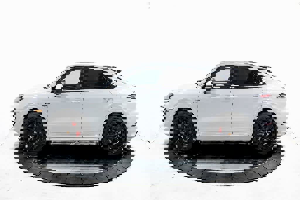 Certified 2025 Porsche Cayenne S image 2