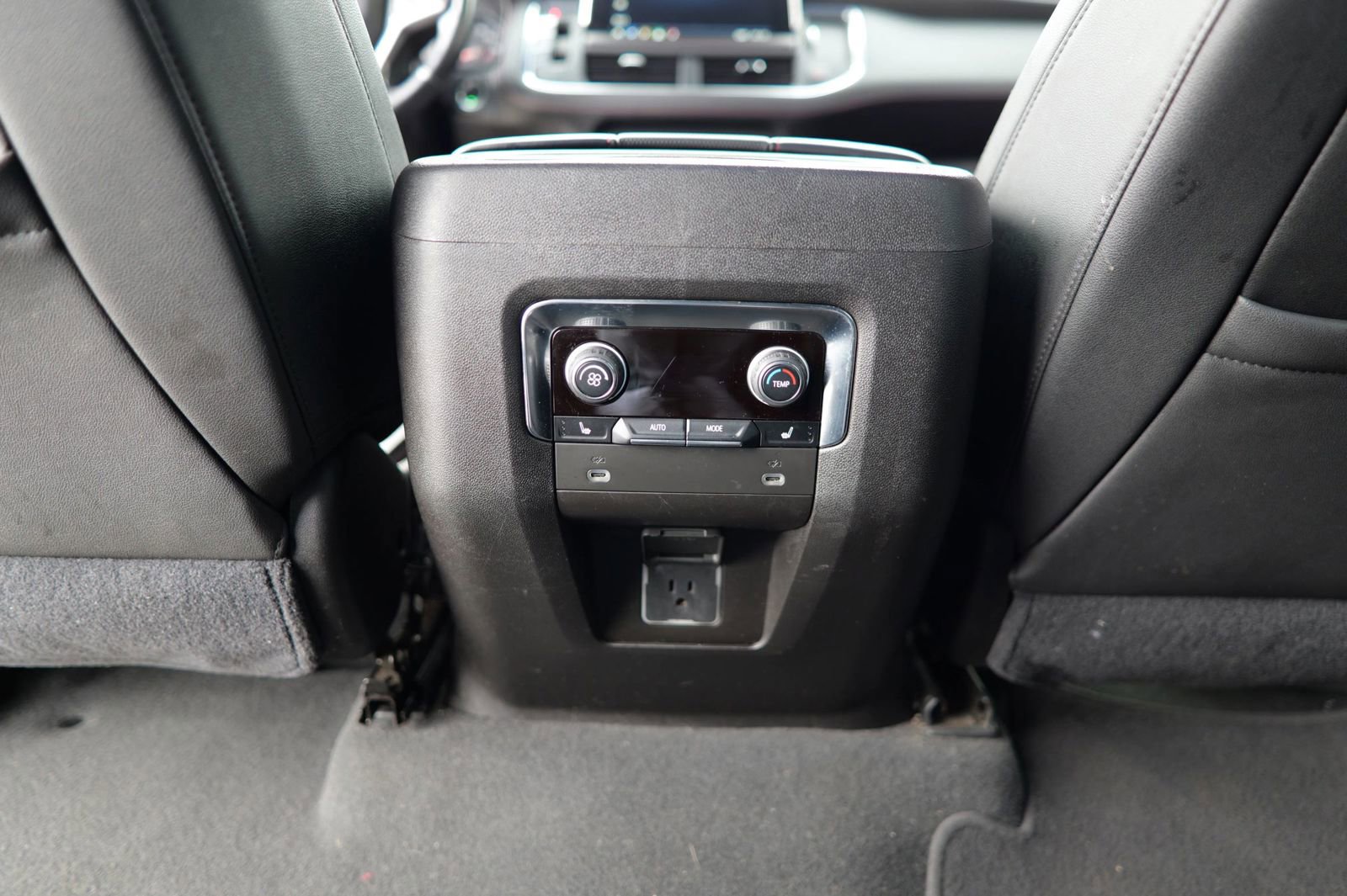 Used 2021 Chevrolet Suburban RST w/ Luxury Package image 30