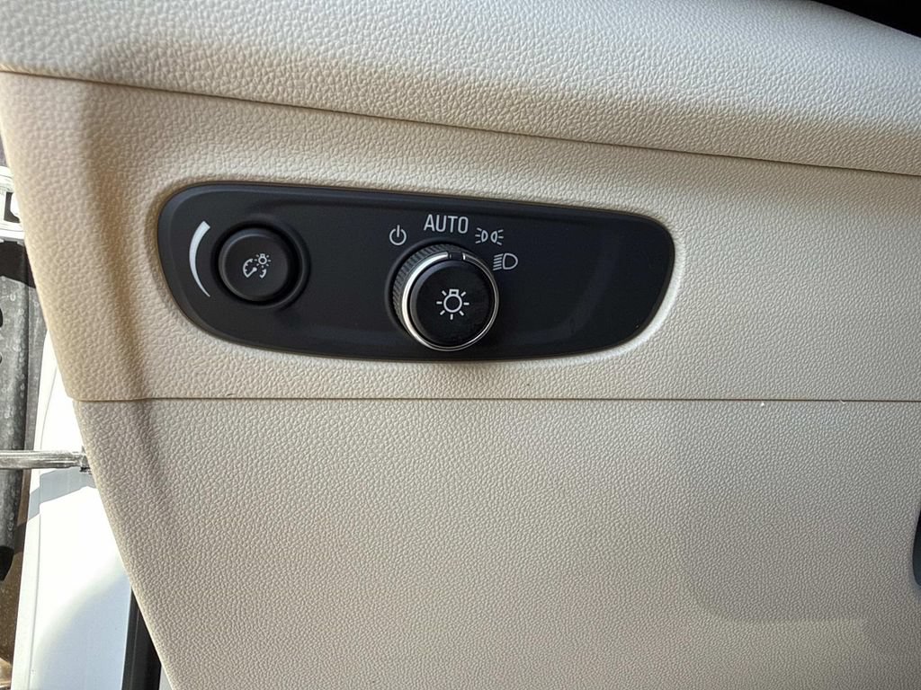 Used 2021 Buick Envision Essence FWD image 32