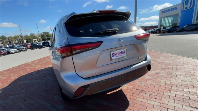 Used 2023 Toyota Highlander Limited image 8