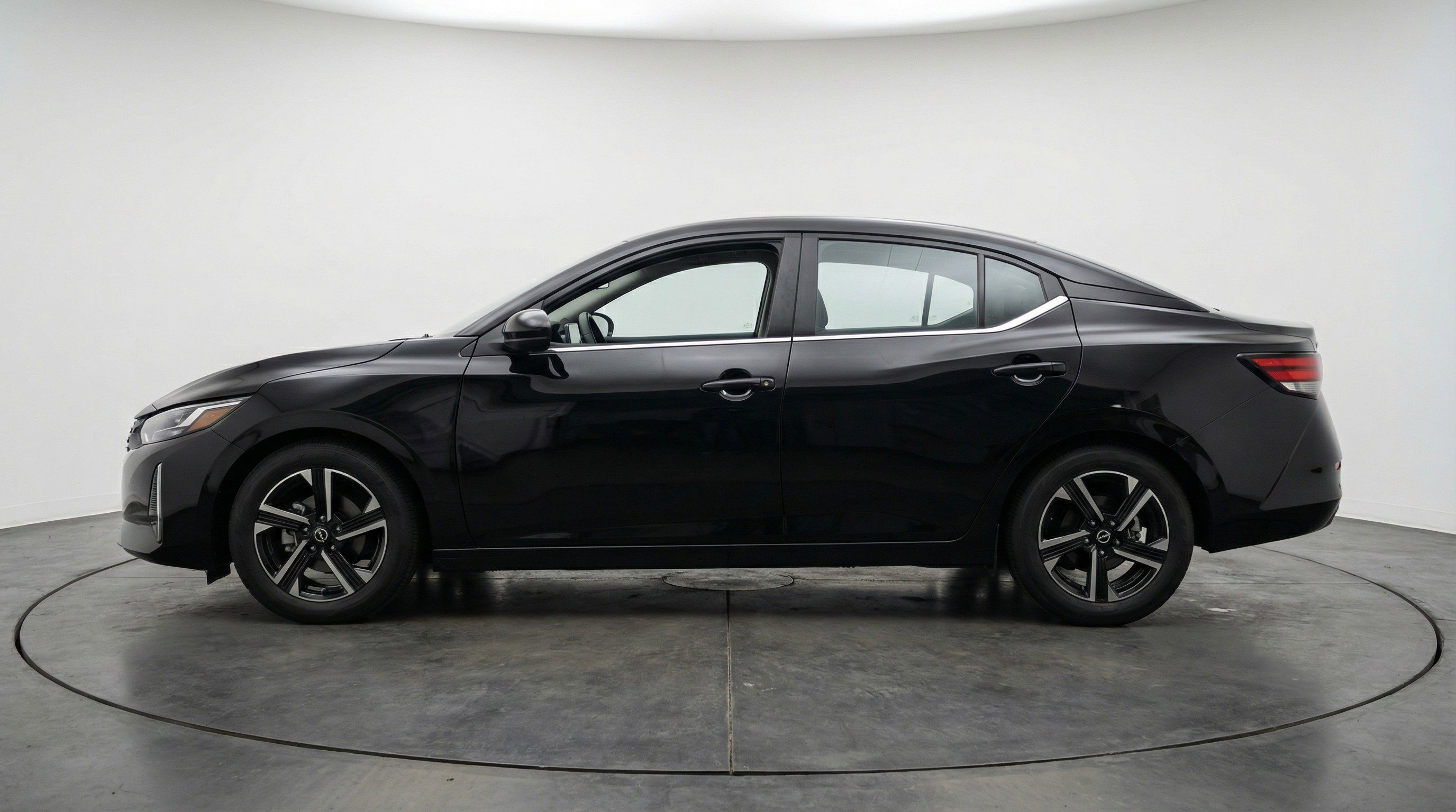 Used 2025 Nissan Sentra SV image 5