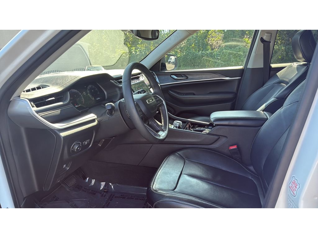 Used 2023 Jeep Grand Cherokee Limited image 10