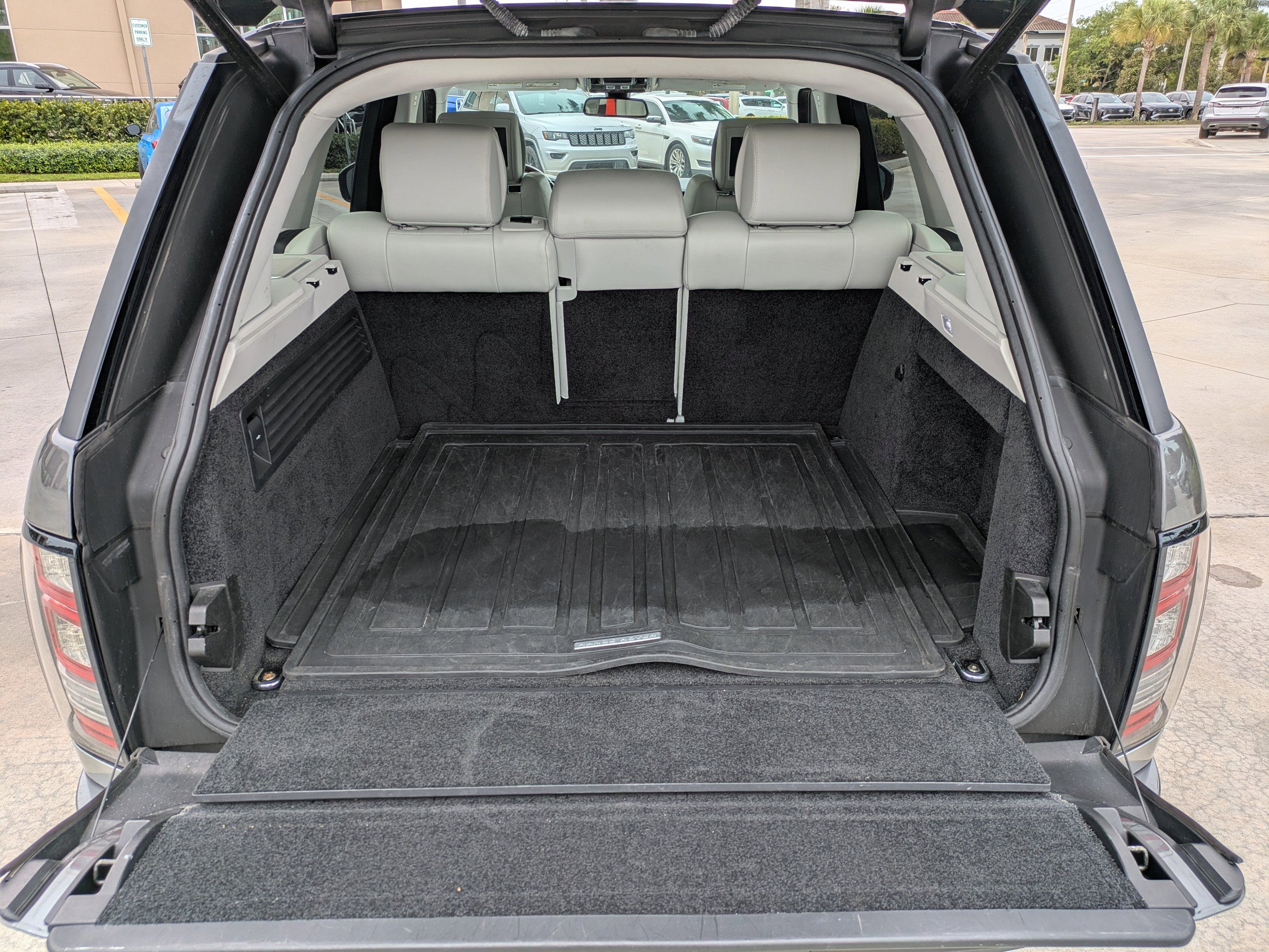 Used 2015 Land Rover Range Rover HSE image 19