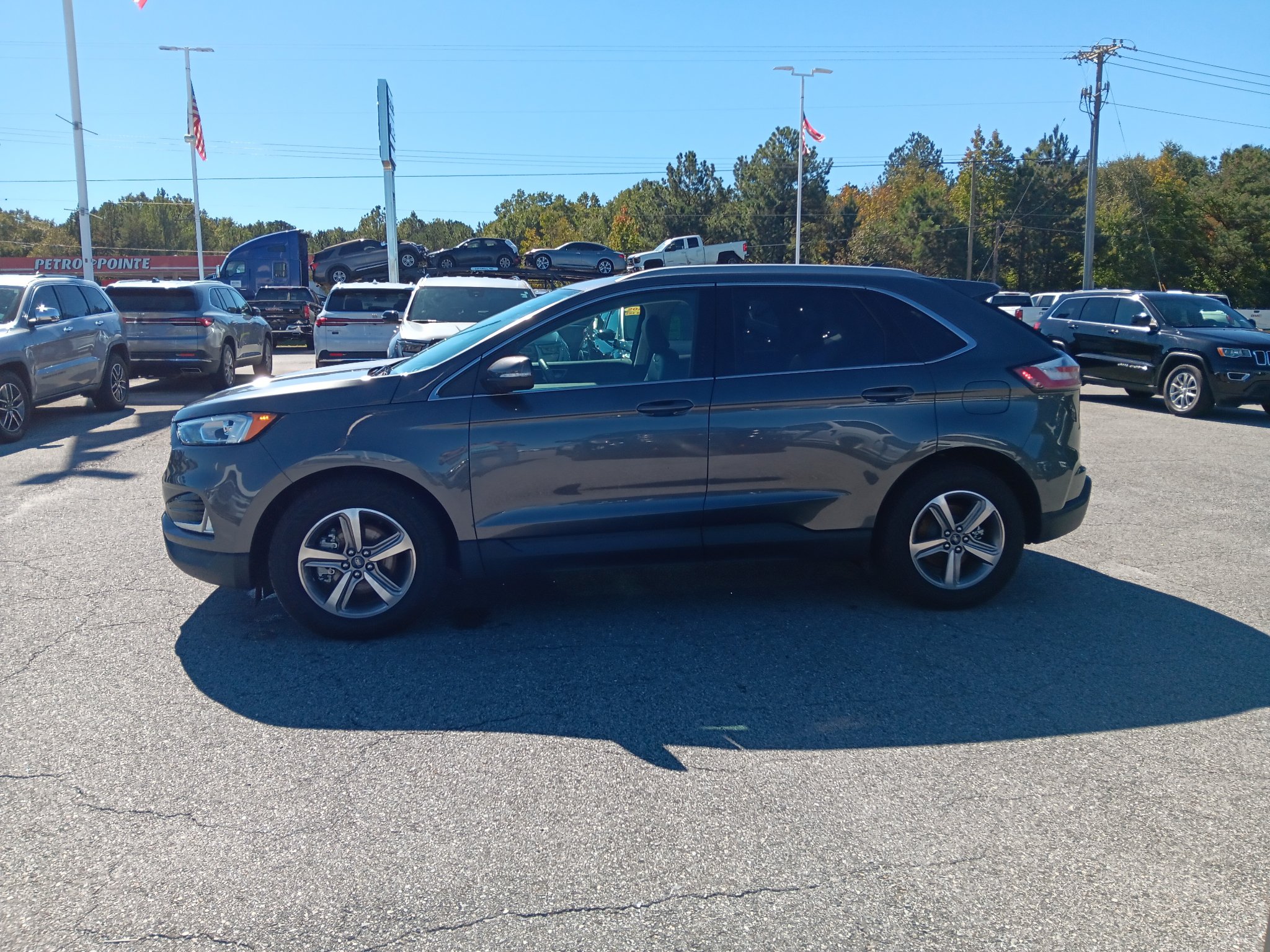Used 2020 Ford Edge SEL w/ Convenience Package FWD image 3