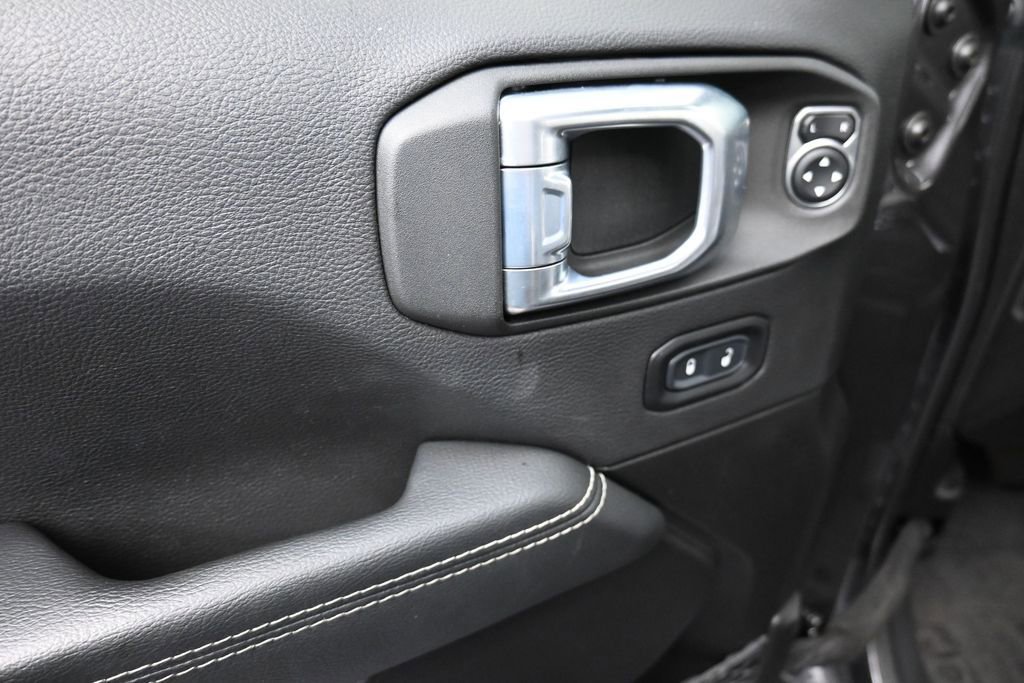Used 2022 Jeep Wrangler Unlimited Sahara w/ Cold Weather Group AWD/4WD image 9