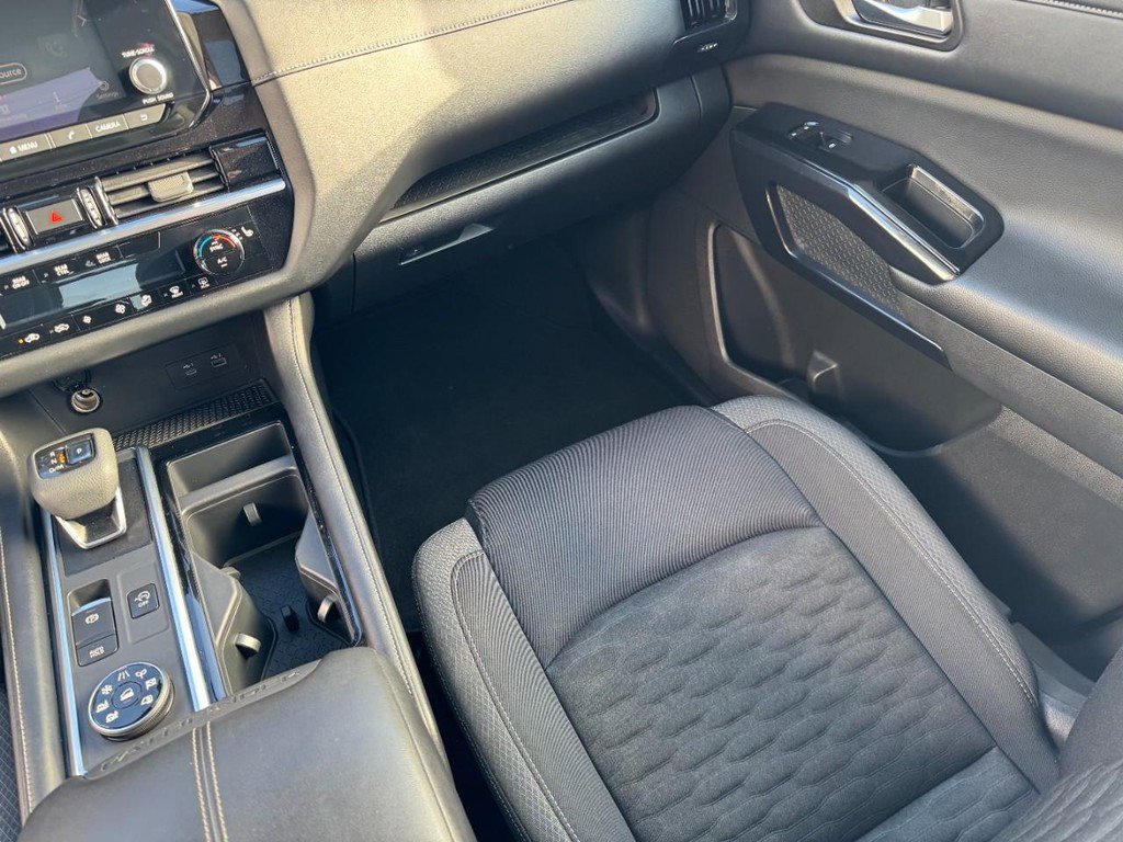 Used 2022 Nissan Pathfinder SV w/ SV Premium Package image 16