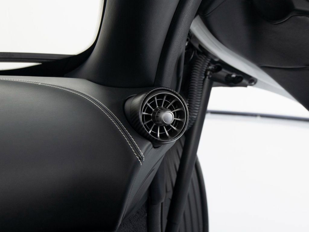 Used 2016 McLaren 675LT Spider image 32