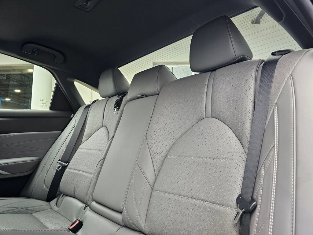 Used 2020 Toyota Avalon Limited w/ Advanced Safety Package FWD image 17
