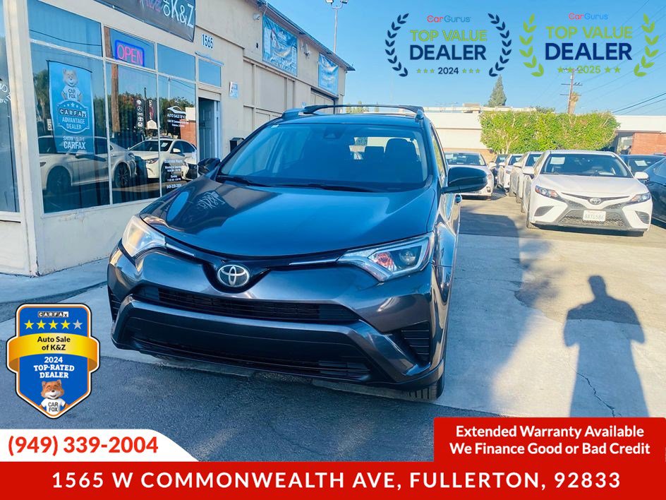 Used 2018 Toyota RAV4 LE w/ Carpet Mat Package image 9