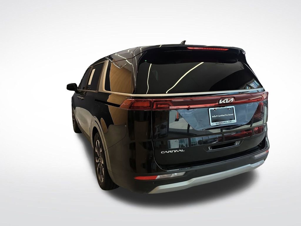 Used 2024 Kia Carnival EX image 3