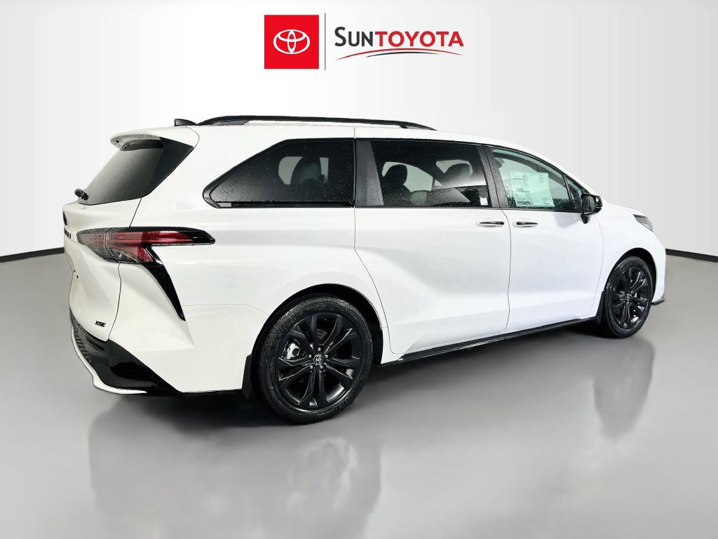 New 2026 Toyota Sienna XSE FWD image 3