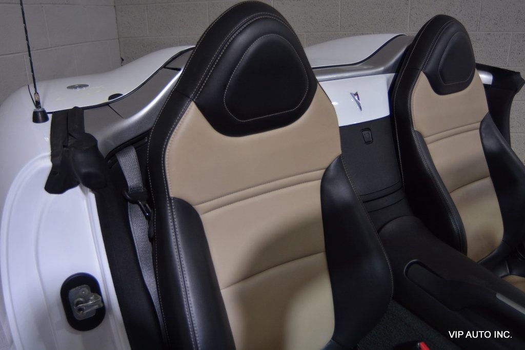 Used 2008 Pontiac Solstice Convertible w/ Premium Package image 18