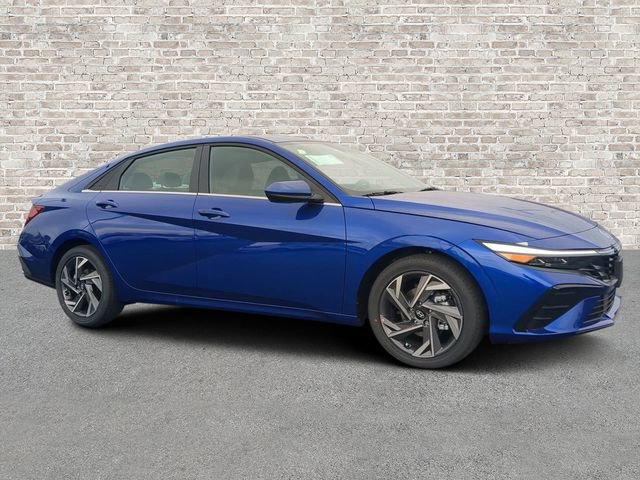 Used 2025 Hyundai Elantra SEL FWD image 1