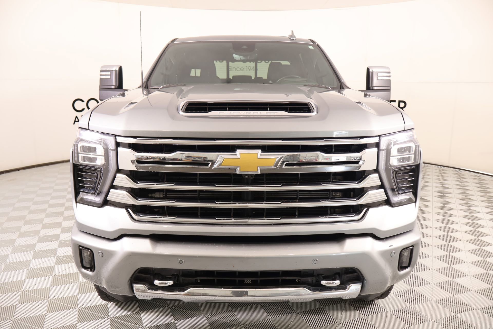 Used 2025 Chevrolet Silverado 2500 High Country w/ High Country Premium Package AWD/4WD image 9