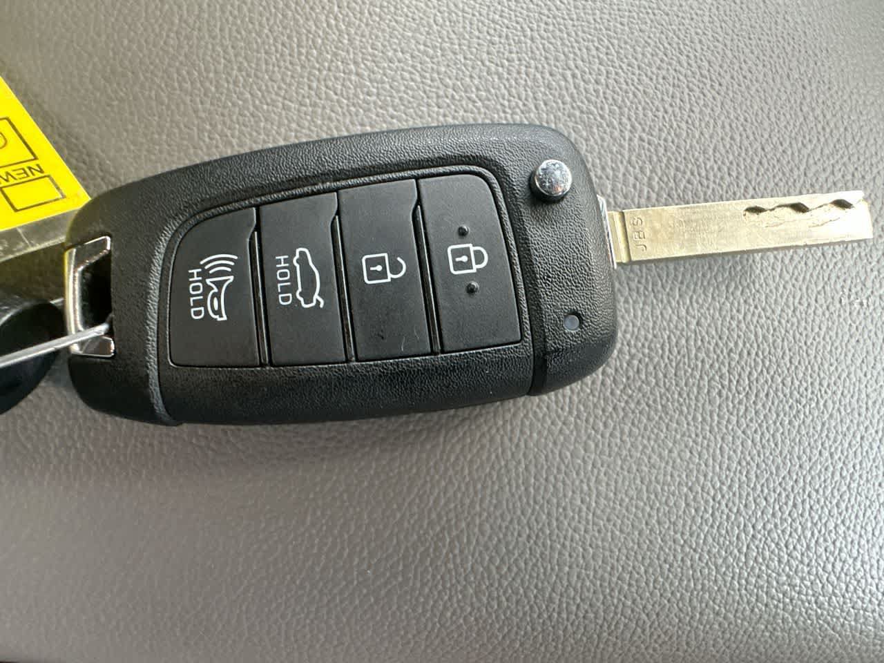 Used 2025 Hyundai Elantra SE FWD image 28