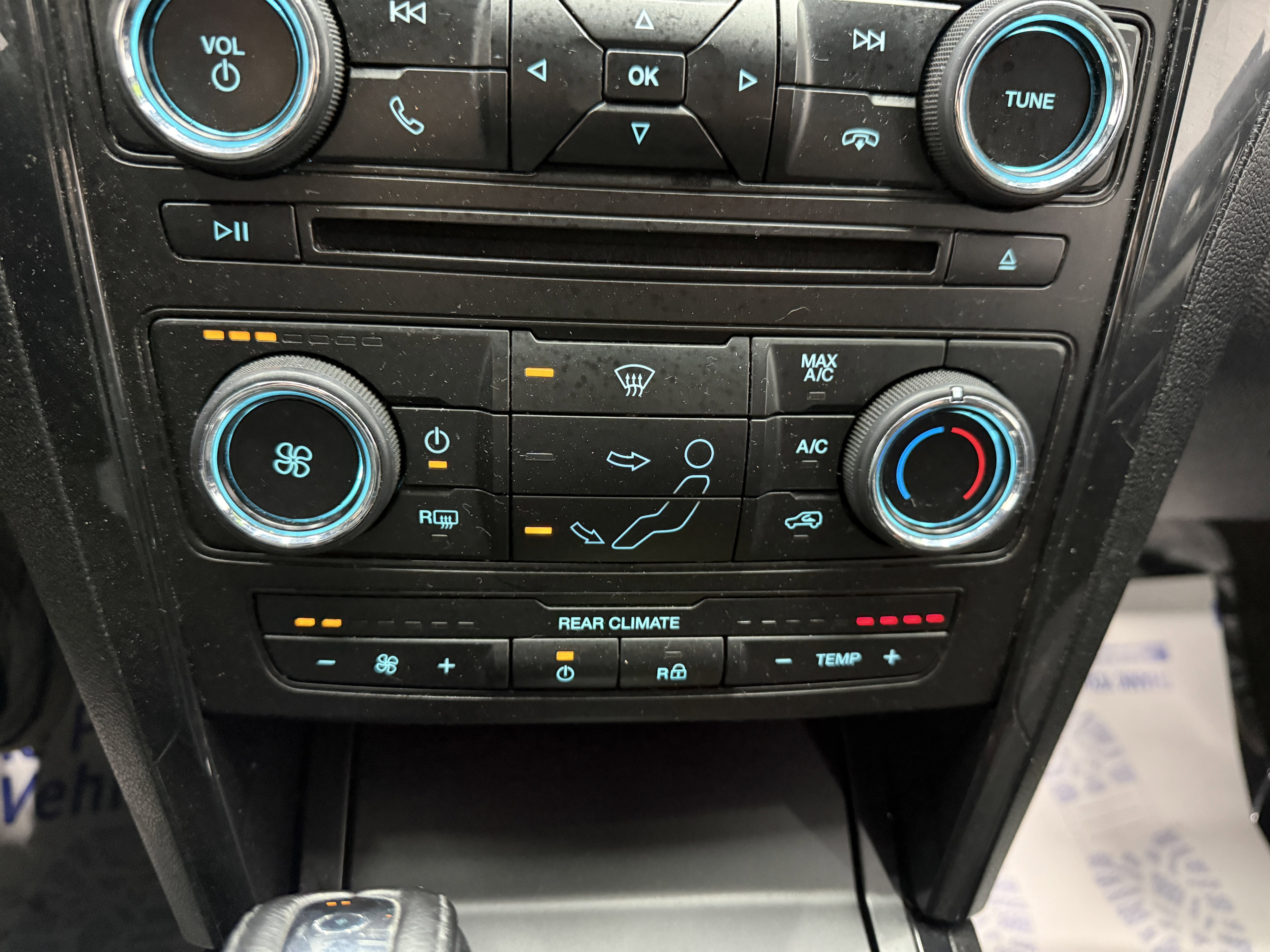 Used 2017 Ford Explorer XLT image 17