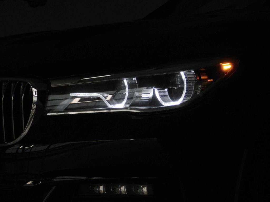 Used 2019 BMW 750i xDrive AWD/4WD image 14