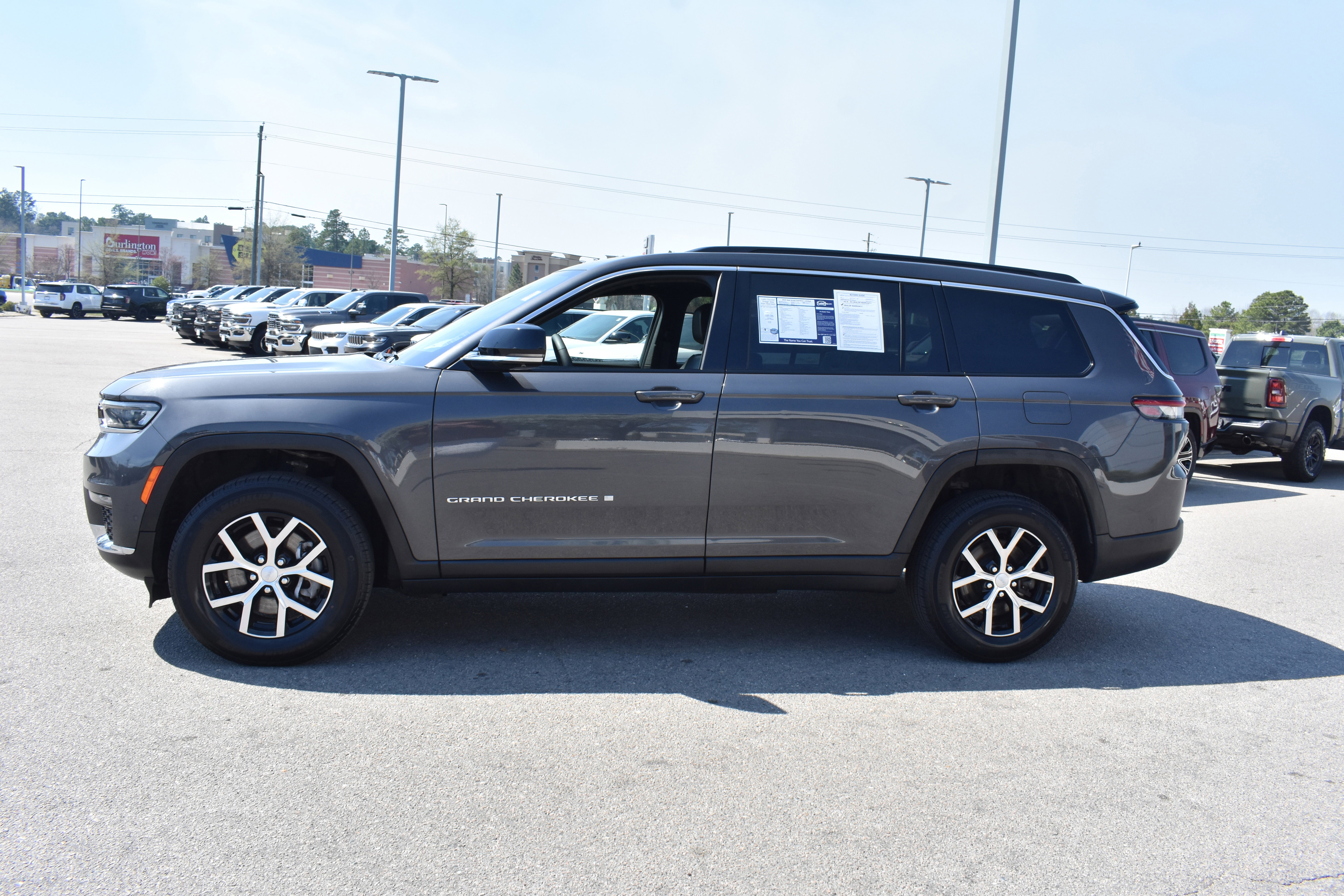 Used 2024 Jeep Grand Cherokee L Limited w/ Luxury Tech Group II image 6