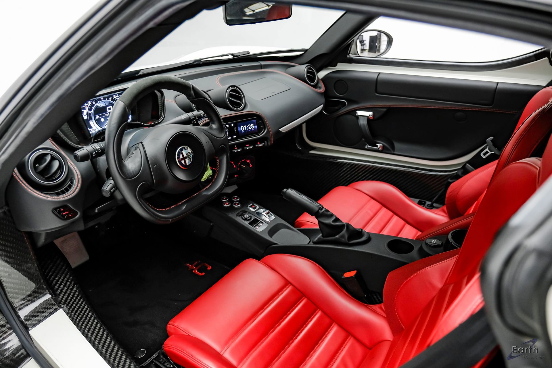 Used 2015 Alfa Romeo 4C Coupe w/ Leather Interior Group RWD image 2