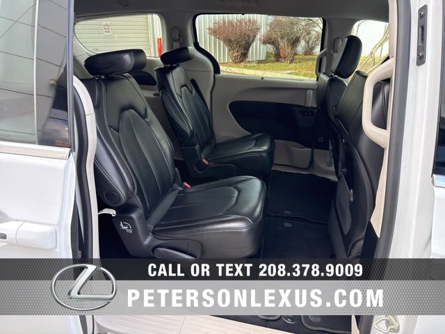 Used 2024 Chrysler Pacifica Touring-L image 16