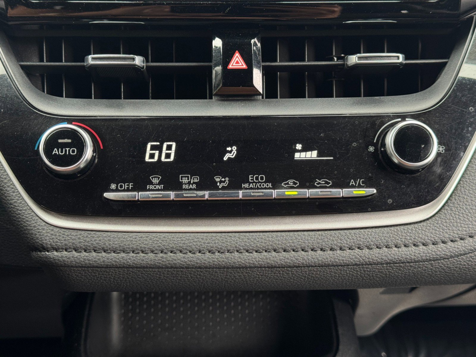 Used 2021 Toyota Corolla SE w/ SE Premium Package FWD image 26