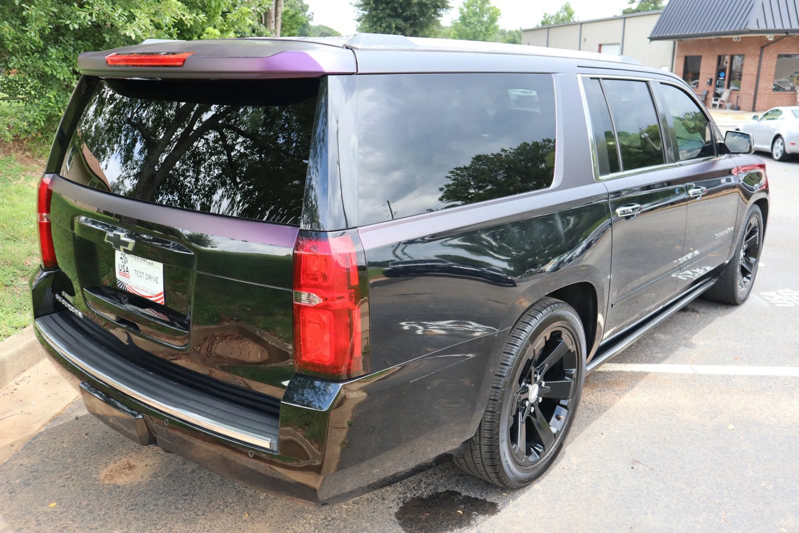 Used 2015 Chevrolet Suburban LTZ RWD image 6