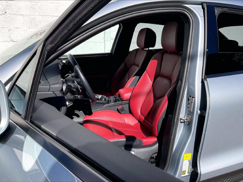 Certified 2023 Porsche Macan AWD/4WD image 5