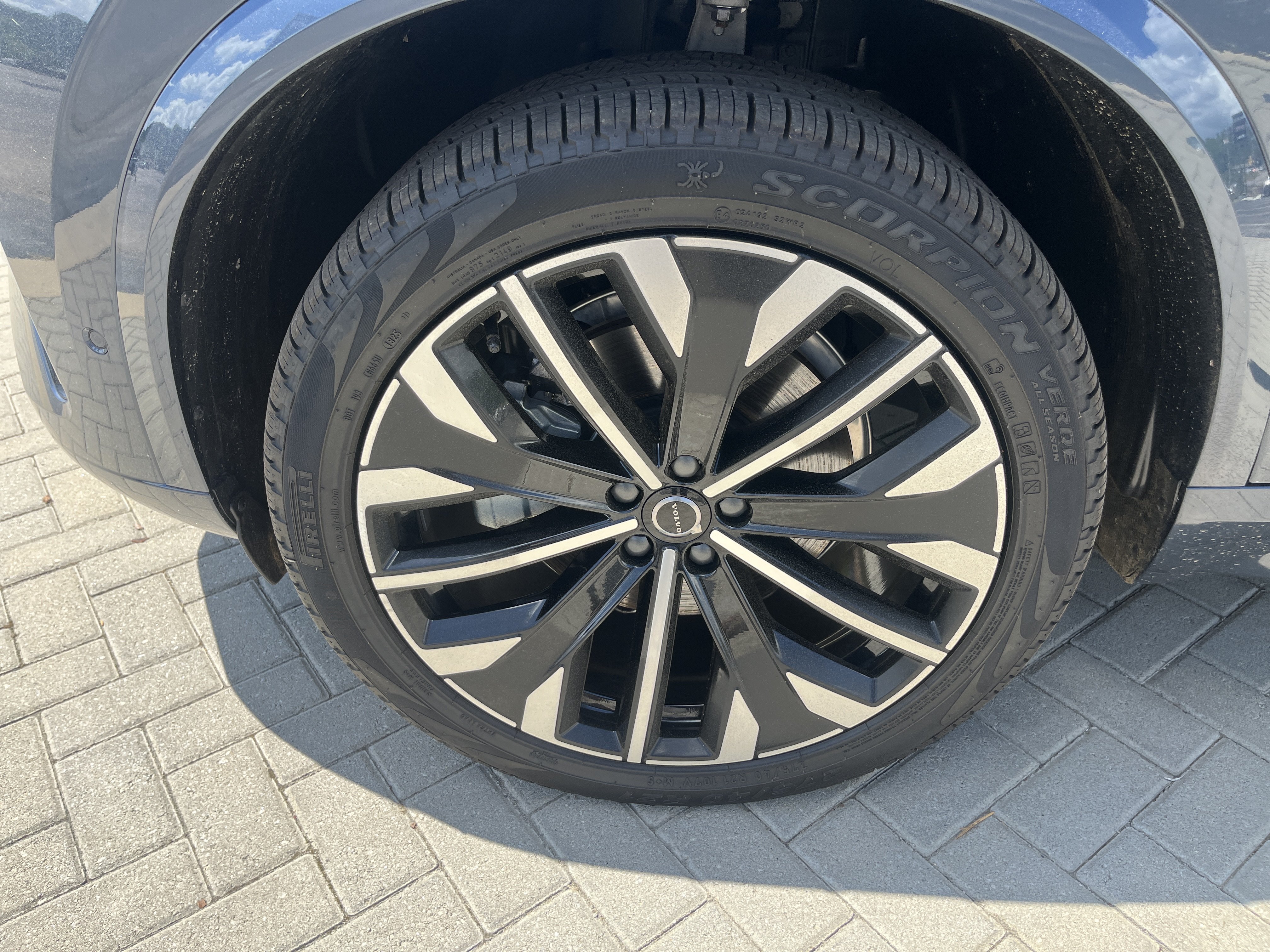 New 2026 Volvo XC90 B6 Plus w/ Protection Package Premier AWD/4WD image 27