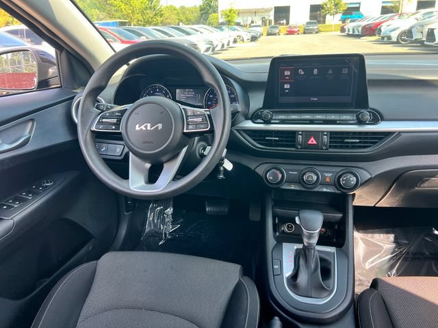 Used 2024 Kia Forte LXS w/ LXS Technology Package FWD image 17