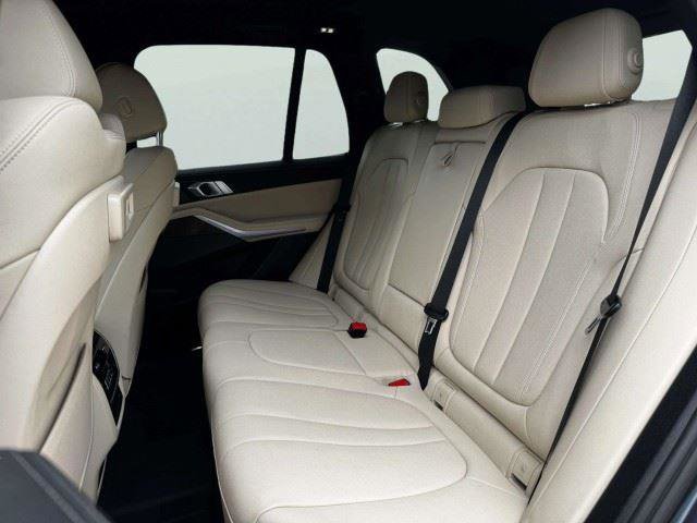 Used 2021 BMW X5 xDrive40i w/ Premium Package AWD/4WD image 38