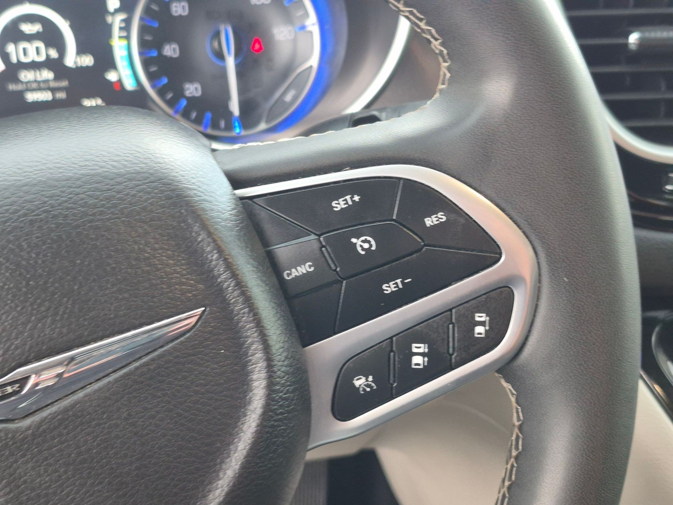 Used 2024 Chrysler Pacifica Touring-L FWD image 19