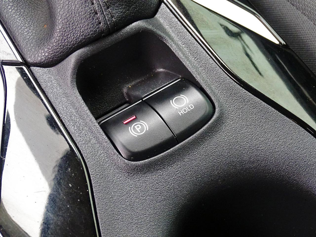 Used 2020 Toyota Corolla LE FWD image 40