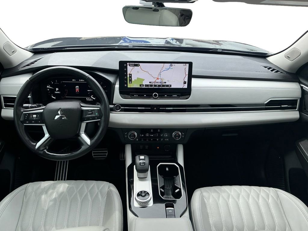 Used 2025 Mitsubishi Outlander SEL FWD image 17