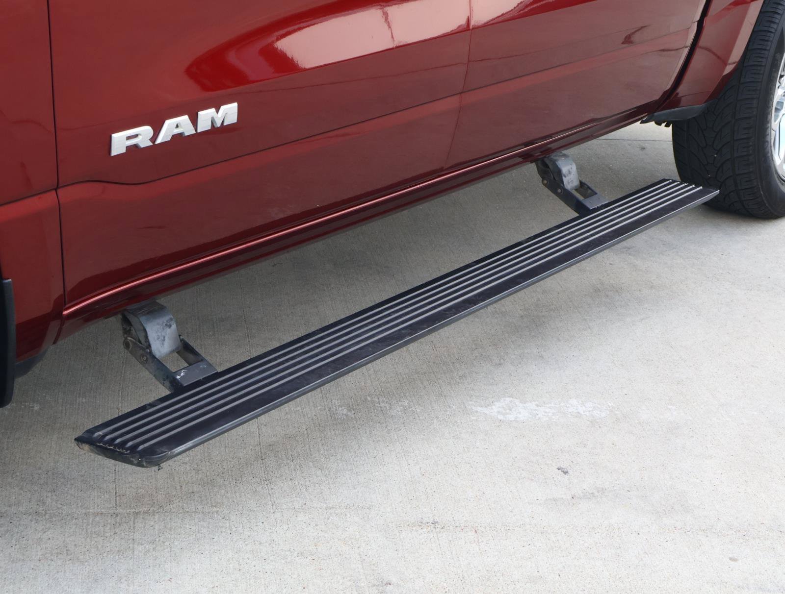 Used 2023 RAM 1500 Laramie AWD/4WD image 9