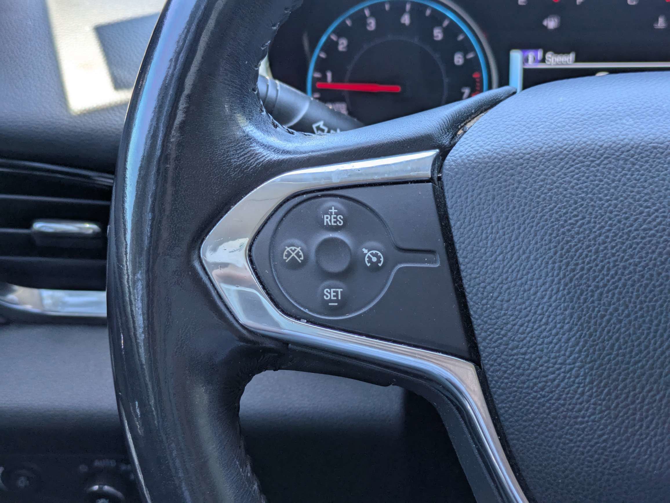 Used 2018 Chevrolet Traverse LT FWD image 16